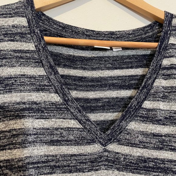 Gap Women's Gray Navy Stripe V-Neck Long Sleeve Hi Low‎ Hem Tunic Sweater… - Picture 3 of 6